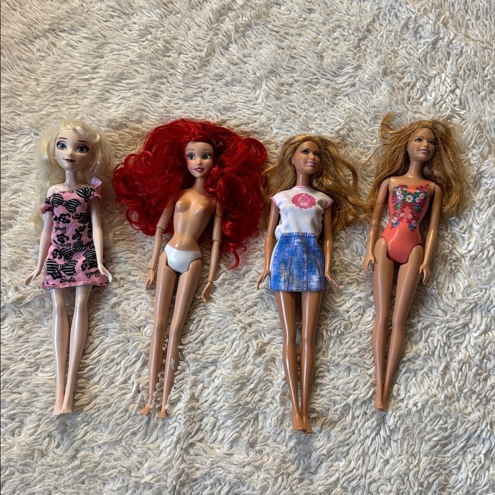 Bundles 4 dolls big eyes Barbies for kid